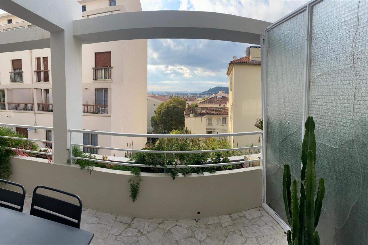 Terrasse Plein Sud - Chaleureux En Centre Ville Йер Экстерьер фото